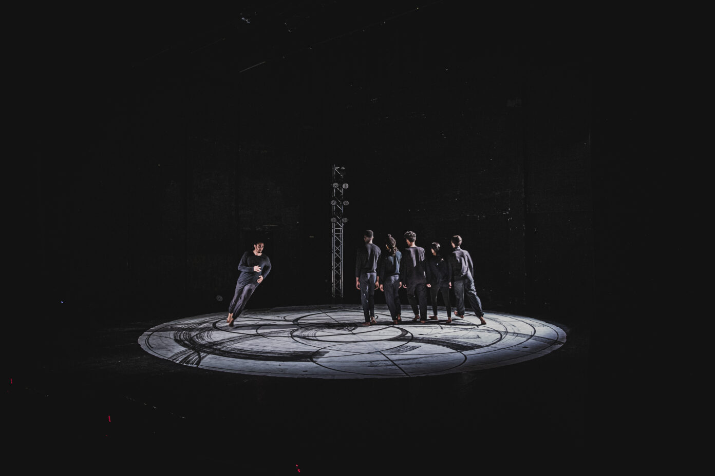 Agora Pôle National Cirque Crossing / Studio 8 Hadi Nahleh Nantheuil