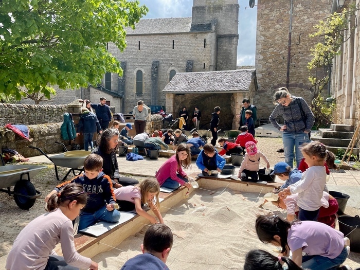 Animation jeune public : « Initiation à la fouille archéologique », Espace archéologique, Montrozier