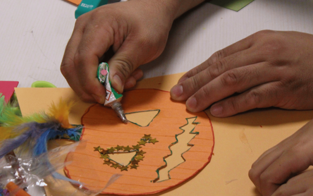 Atelier spécial enfant – Masque d’Halloween L’Atelier de la Ressourcerie Créative Paris
