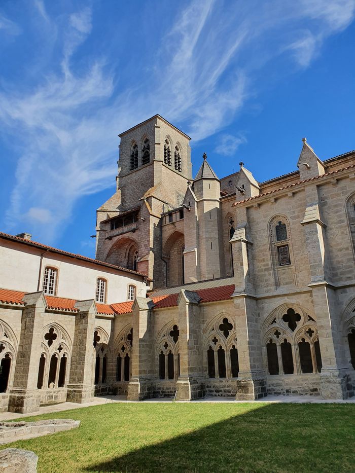 Atelier tissage et réalisation d’une œuvre collective, Abbaye de La Chaise-Dieu, La Chaise-Dieu