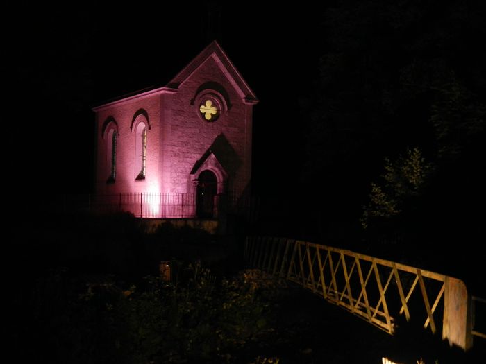 Au Reposoir, éclairage nocturne de la Chapelle du Bienheureux Jean d&rsquo;Espagne., Chapelle du Bienheureux Jean d&rsquo;Espagne, Le Reposoir