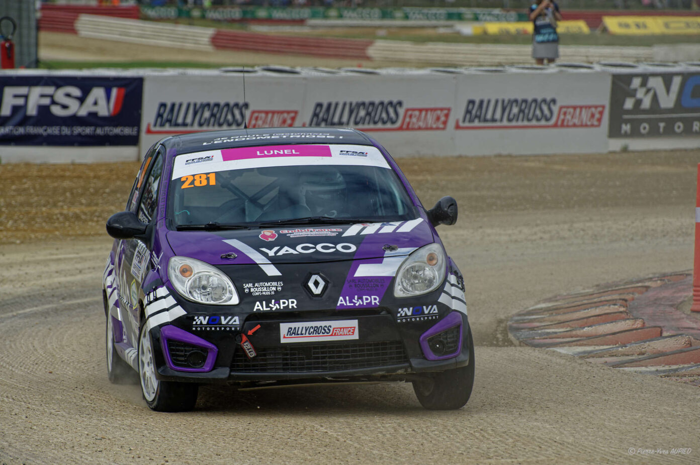 Tiphaine LUNEL sur la RENAULT Twingo R1 RX n° 281