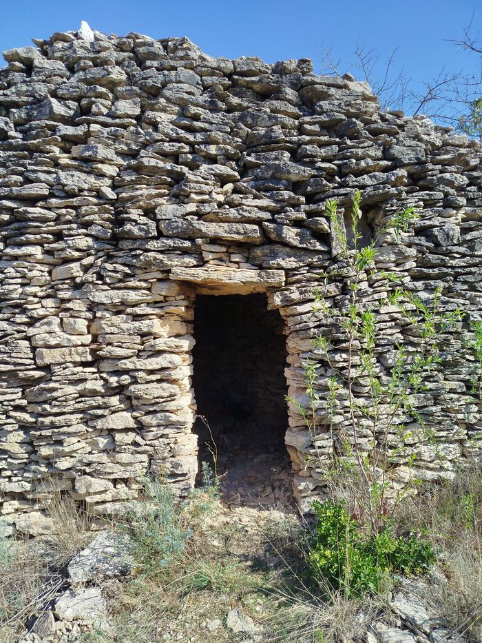 Balade « à la rencontre des nouvelles capitelles », Moulin de Vénéjan, Vénéjan