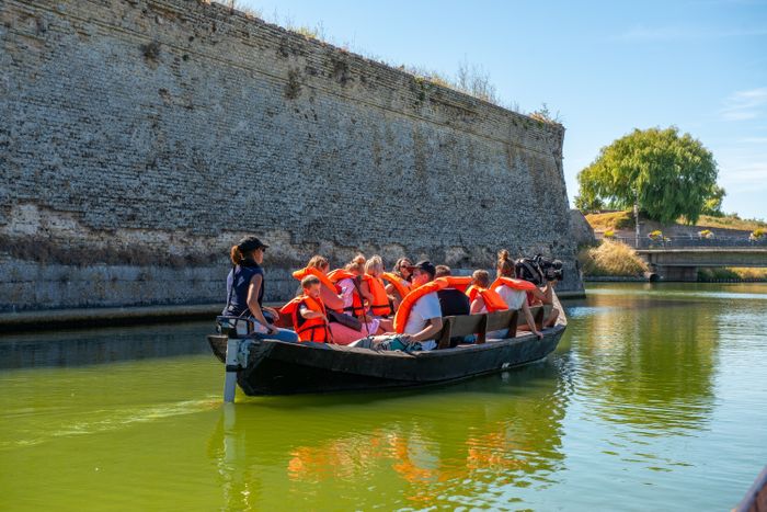 Balade guidée en bateau à passagers autour des fortifications, Embarcadère Vauban Promenade, Gravelines