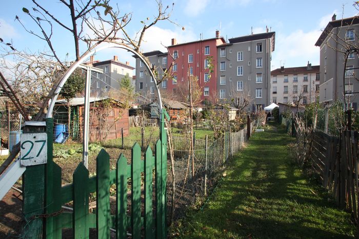 Balade urbaine – à la découverte de l’histoire des espaces verts de Villeurbanne, Parc de la commune de Paris, Villeurbanne