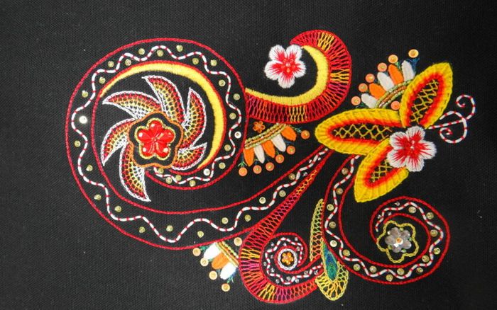 Broder son marque-page avec des motifs bretons, Bibliothèque Champs-Manceaux, Rennes