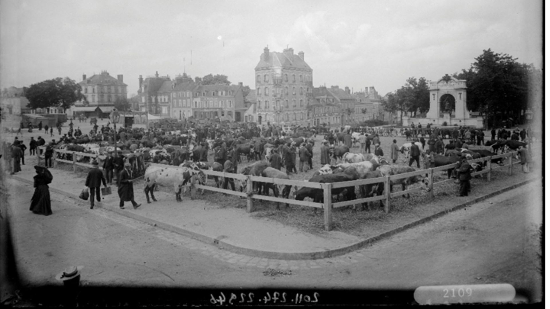 Carte blanche aux clubs photos chartrains Bicentenaire de la photographie Place des Halles Chartres 2027-01-01