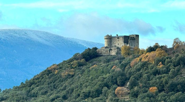 Ce château a quelque chose à te dire…, Château d’Aujac, Aujac