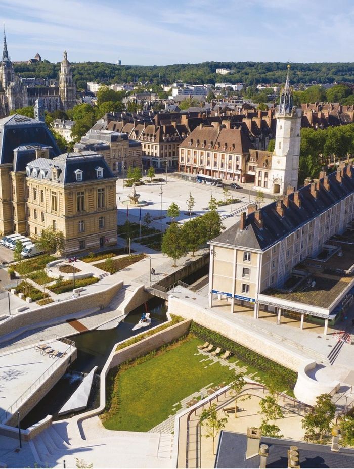 Circuit : visite guidée sur la transformation du patrimoine architectural, Hôtel de ville, Évreux