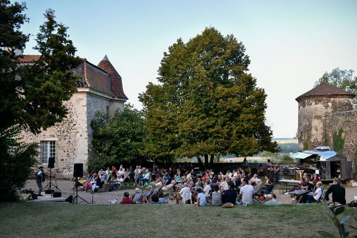 Concert dans la cour du château : Elodie Chapeland 4tet, Château de Goutelas, Marcoux