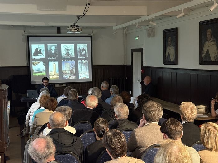 Conférence « Les vitraux de Manessier à l’Eglise du Saint-Sépulcre
d’Abbeville : comme une cosmogonie » par Jean-François Cocquet, Le Carmel – Maison du Patrimoine, Abbeville