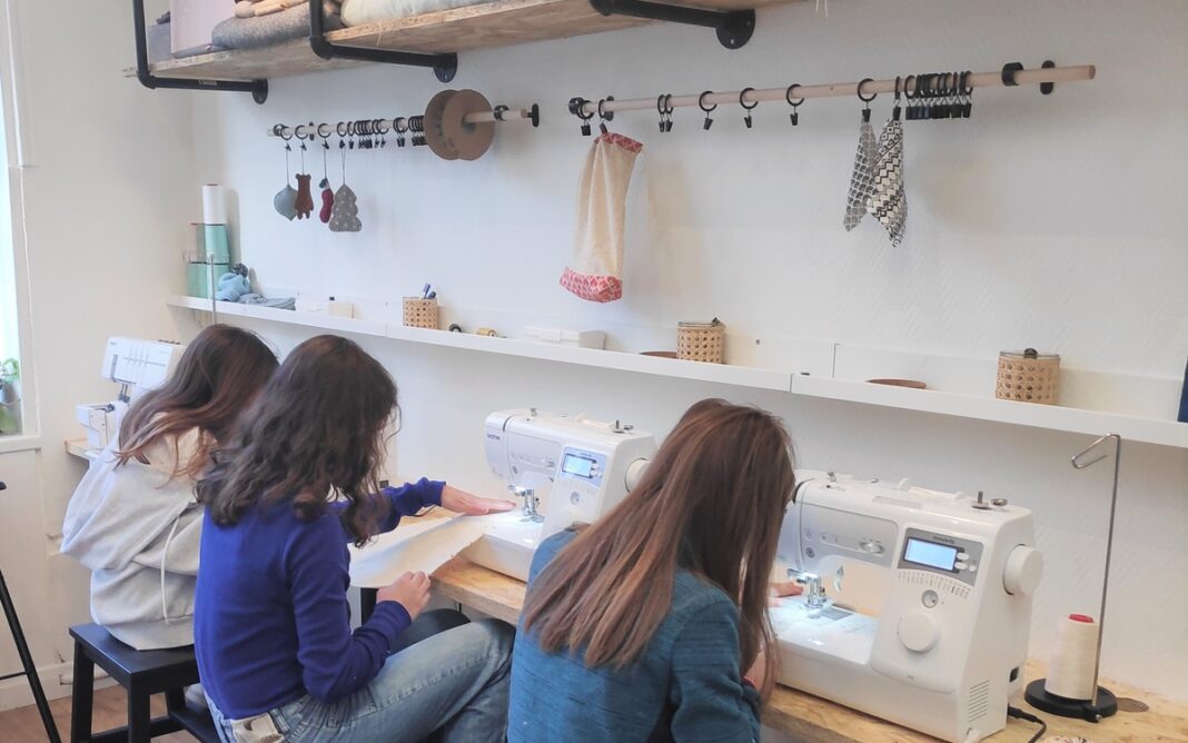 Copie 2 de Stage couture de 9 à 15 ans aux Ateliers By The Way (Paris 10) Ateliers By The Way Paris