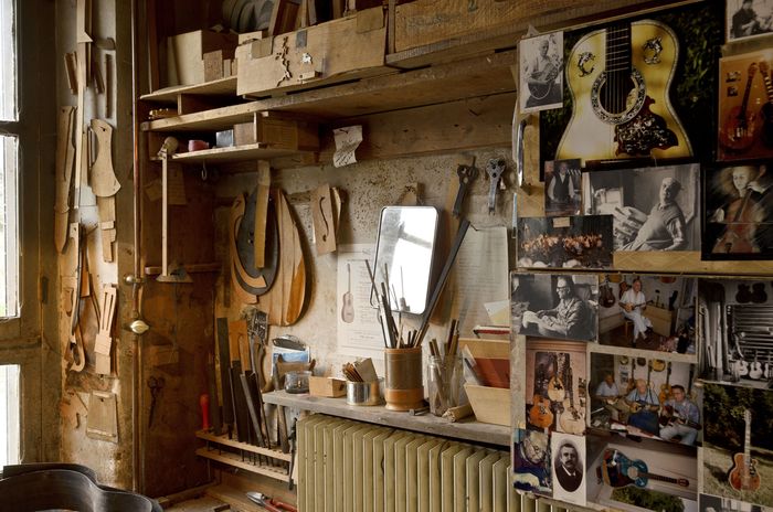 Dans l&rsquo;album photos de l&rsquo;atelier Gérôme, Musée de la lutherie et de l&rsquo;archèterie françaises, Mirecourt