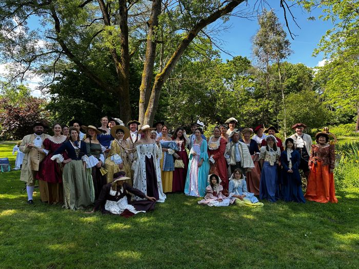 Déambulation d’une troupe costumée, Château de Thouaré, Thouaré-sur-Loire