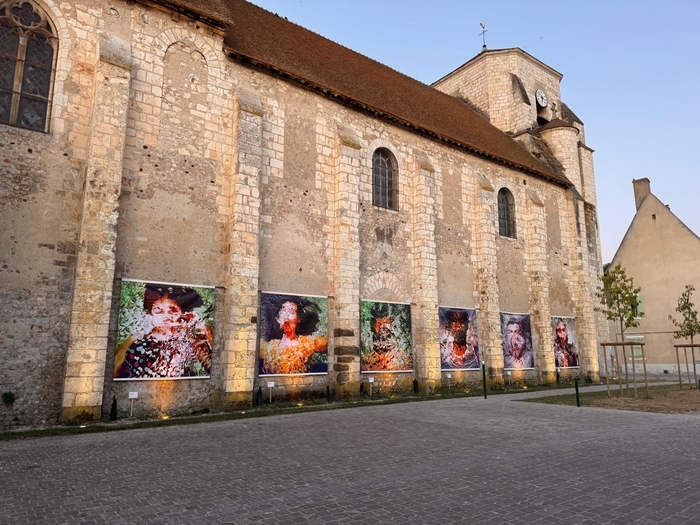 Découverte accompagnée des expositions extérieures, Point d&rsquo;animations touristiques, Léré