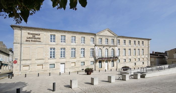 Découverte de deux édifices historiques de la ville, Centre thermal et hôtel des Doctrinaires, Lectoure