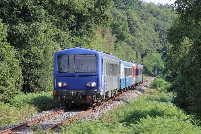 Découverte de l’association des Chemins de Fer du Centre-Bretagne et voyage à bord d’autorail des années 80, Gare SNCF de Pontivy, Pontivy
