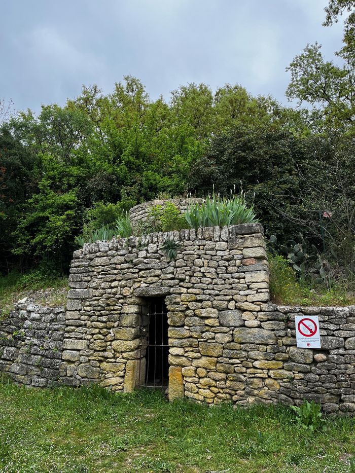 Découverte des cabanes de Villevieille, Plateau de Catet, Villevieille