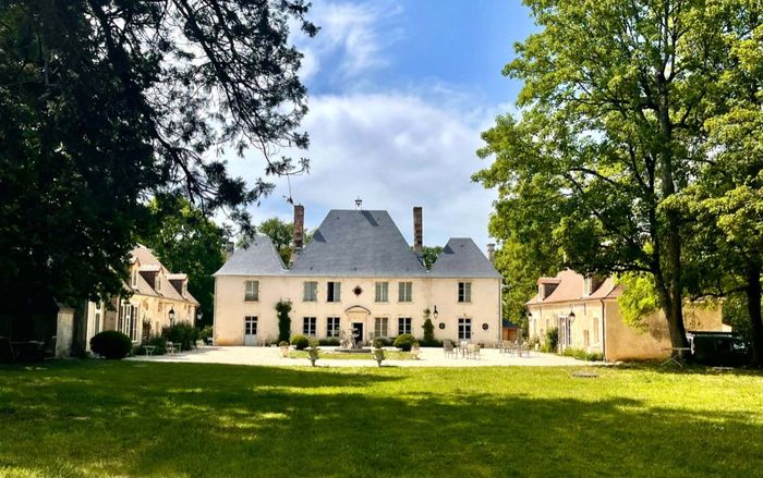 Découverte du parc, de la cour et de la chapelle du Château du Sollier, Château du Sollier, Le Subdray