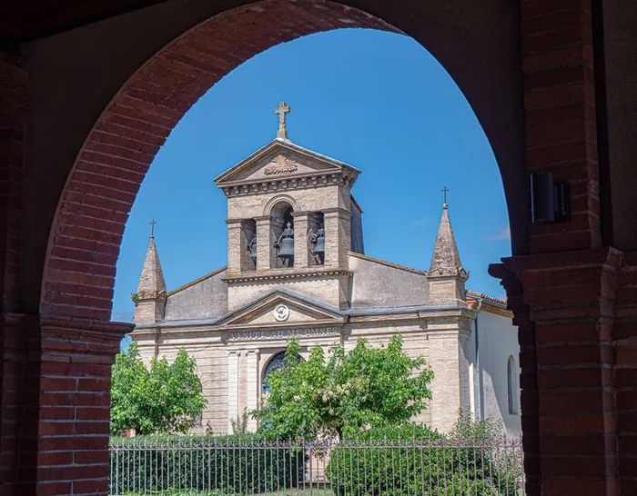 Découverte d’une église dessinée et construite par Auguste Virebent, Église Saint-Jean-Baptiste, Ondes