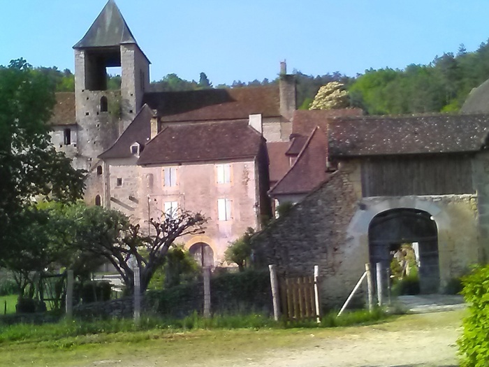 Découvrez le bourg d’Auriac-du-Périgord et son église, Place de l’Église, Auriac-du-Périgord