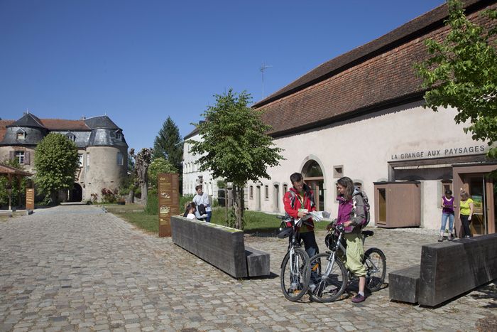 Découvrez l&rsquo;exposition « Secrets de paysage » et le site Castral de Lorentzen, La Grange aux Paysages, Lorentzen