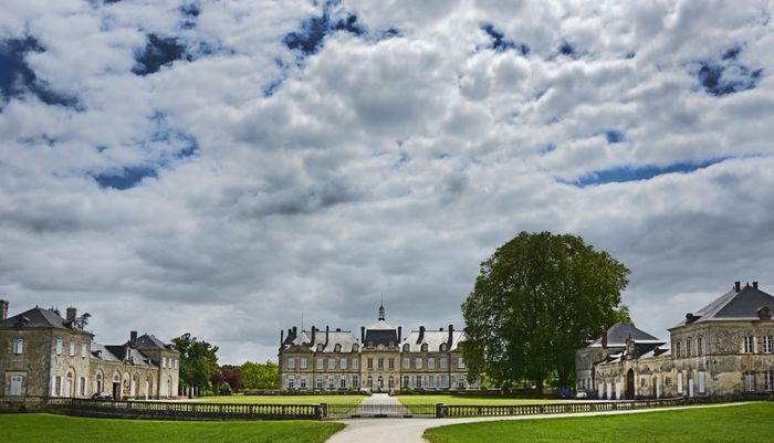 Découvrez l’histoire et les secrets de ce château du XVIIIe siècle, Château de Plassac, Plassac