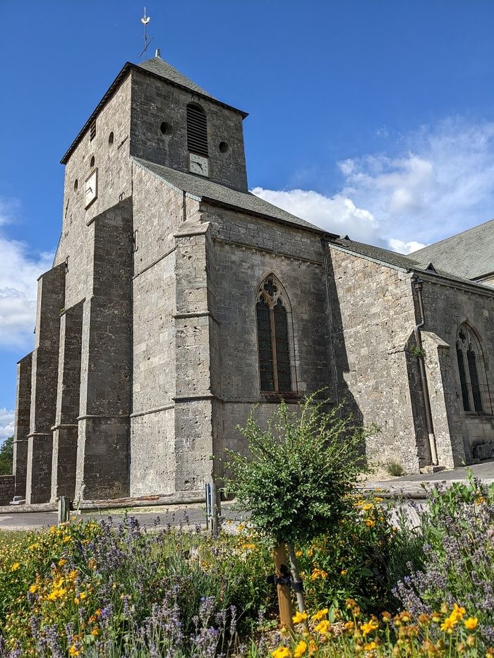 Découvrez une église gothique du XIVe siècle surplombant la Vallée de la Meuse, Église Notre-Dame-de-Bonne-Garde, Dun-sur-Meuse
