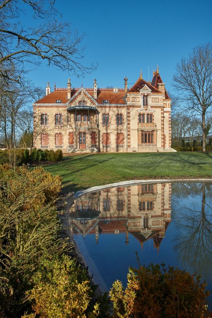 Dédicace à la villa Perrusson, Villa Perrusson, Écuisses