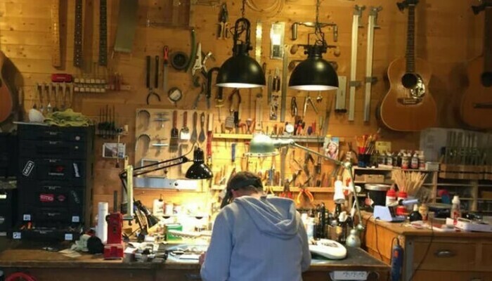 Démonstrations de lutherie et guitare, L&rsquo;atelier de lutherie partagé, Jugy