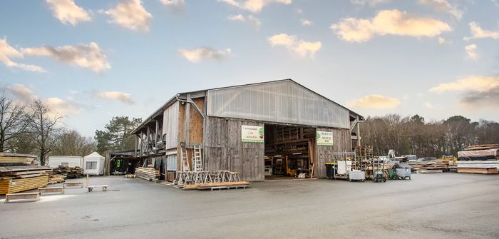 EBC, une entreprise de charpente traditionnelle, EBC – Environnement Bois Construction / Grand-Champ, Grand-Champ