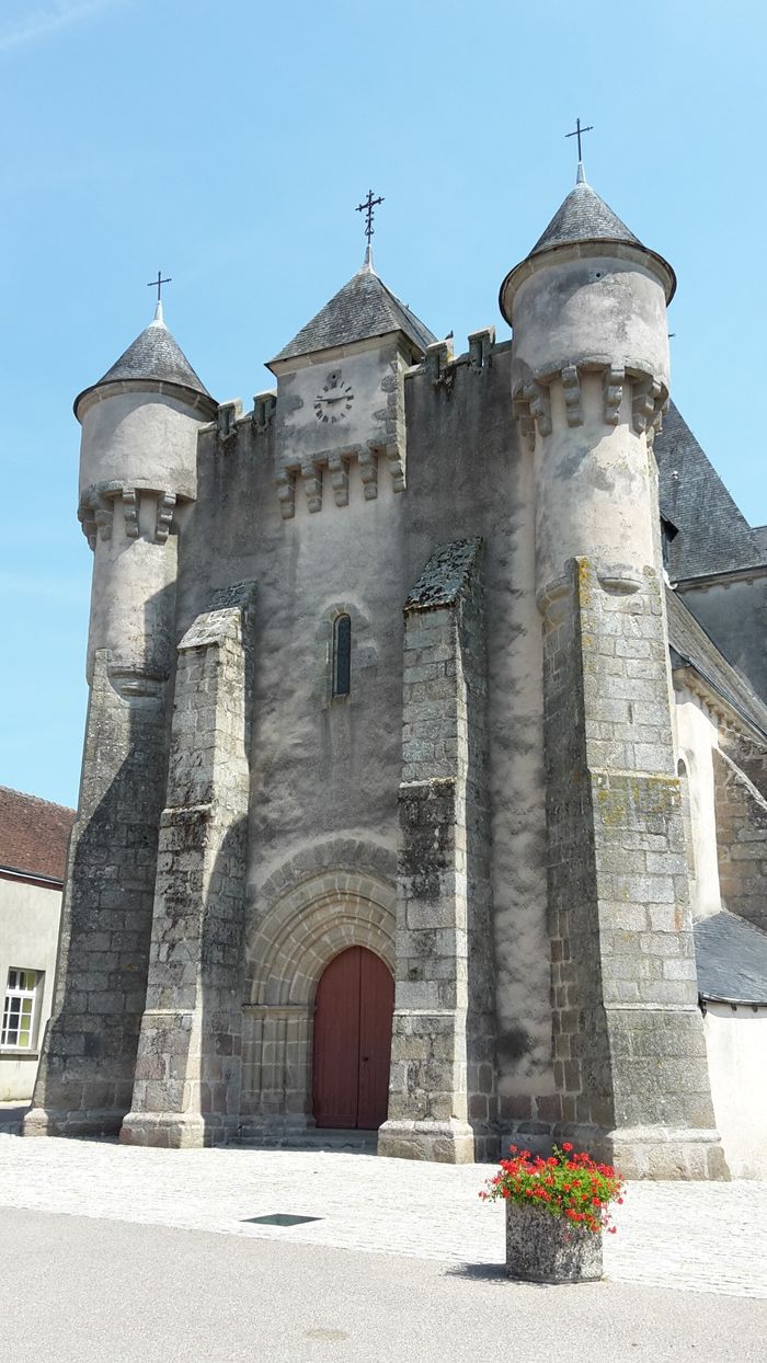 Église fortifiée, Église Saint-Michel, Lourdoueix-Saint-Michel