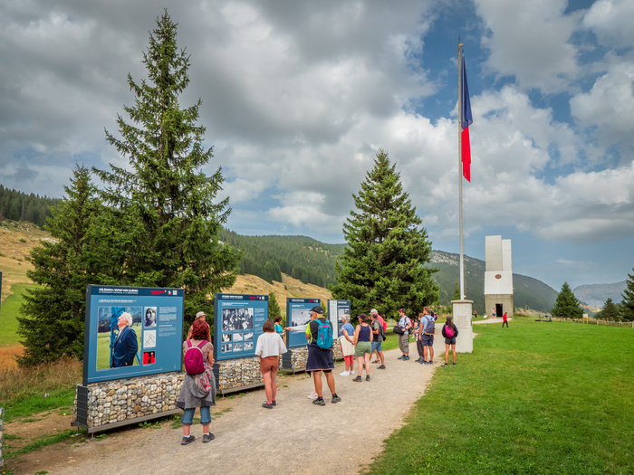 Exposition « Célébrer l’esprit des Glières. Le Monument national à la Résistance » au plateau des Glières, Plateau des Glières, Le Petit-Bornand-les-Glières