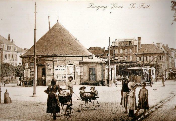 Exposition de photographies sur l&rsquo;histoire du Puits de Siège, Hall de l&rsquo;hôtel de ville, Longwy