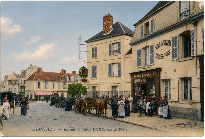 Exposition « Empreintes du temps, Chantilly par les cartes postales », place Omer Vallon Chantilly, Chantilly
