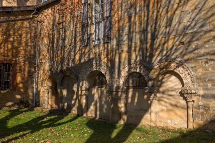 Exposition : entre mémoire et imagination regard sur le patrimoine de Nogaro, Restes du cloître, Nogaro