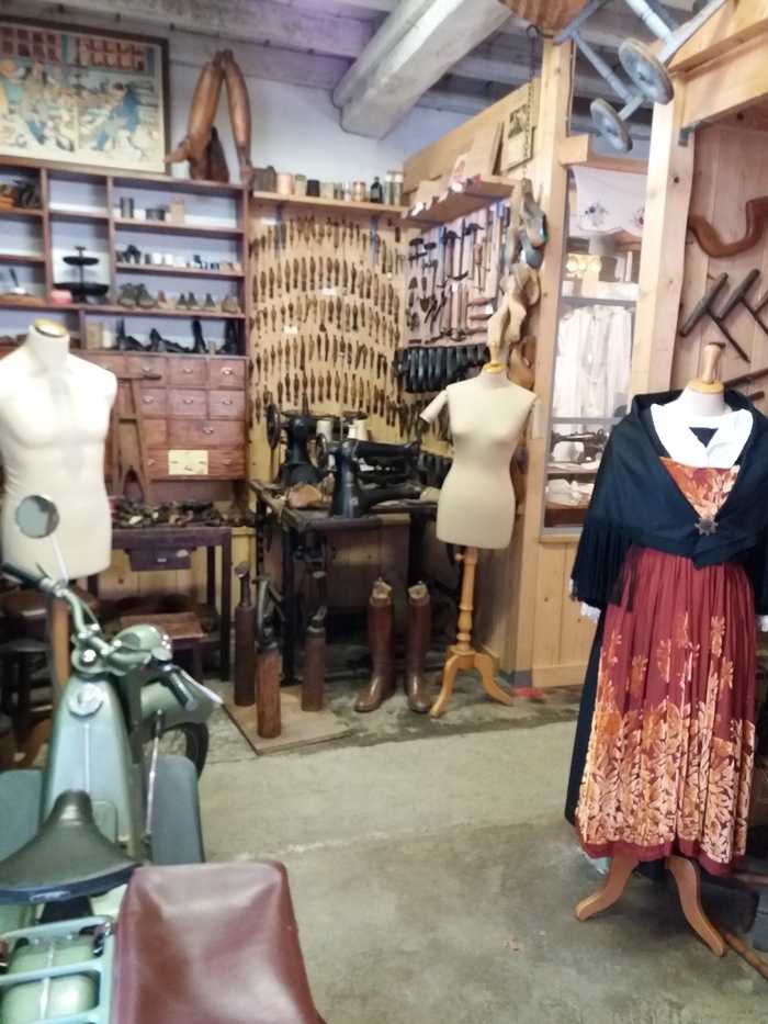 Exposition sur les métiers et la vie d’autrefois, Musée : «Les outils d’autrefois – La boîte à souvenirs», Labastide-Cézéracq