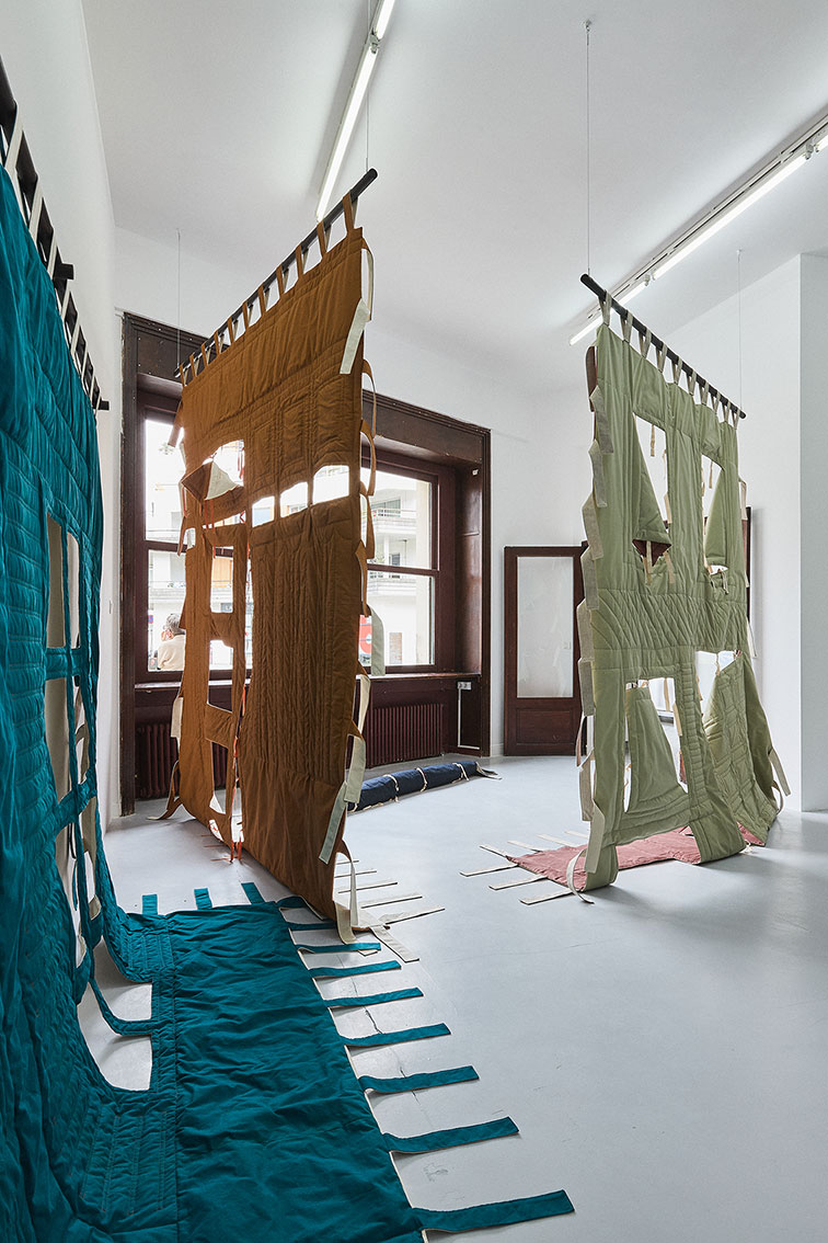 Installation textile Garden of Commons de Nefeli Papadimouli