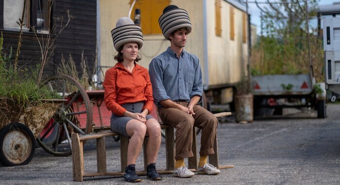 Hats 2 Heads – Keeping Company & si le colibri, Place du village de Fontaine-Lavaganne, Fontaine-Lavaganne