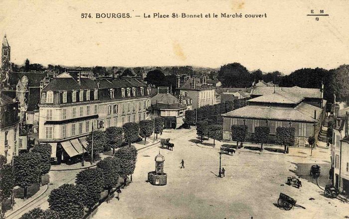 Histoire des places à Bourges, Place Cujas, Bourges