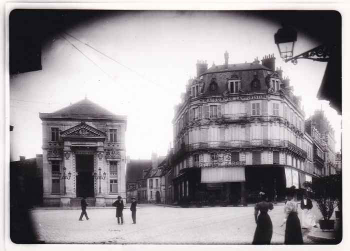 Jeux  « À la recherche des monuments disparus », Cour du patrimoine, Bourges
