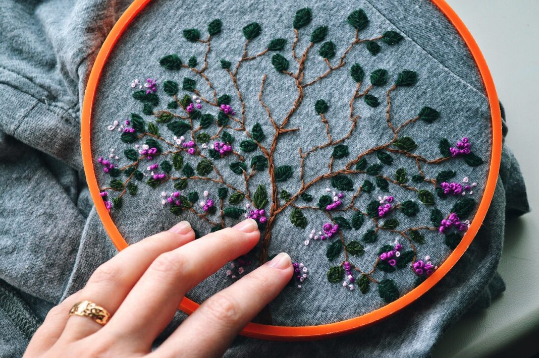 JOURNEES DU PATRIMOINE ATELIER CREATION D’UNE BRODERIE D’UNE FLEUR MÉDIÉVAL Cabestany