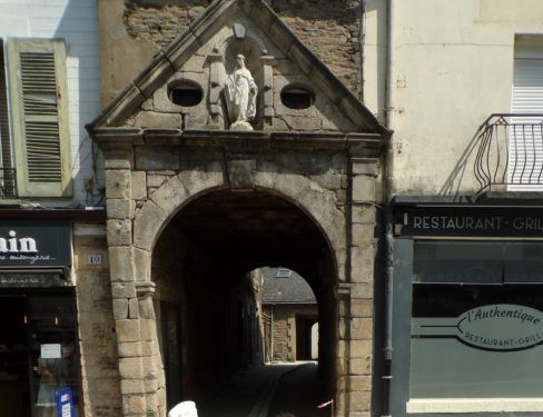 Ancien porche du couvent des Carmes à Ploërmel
