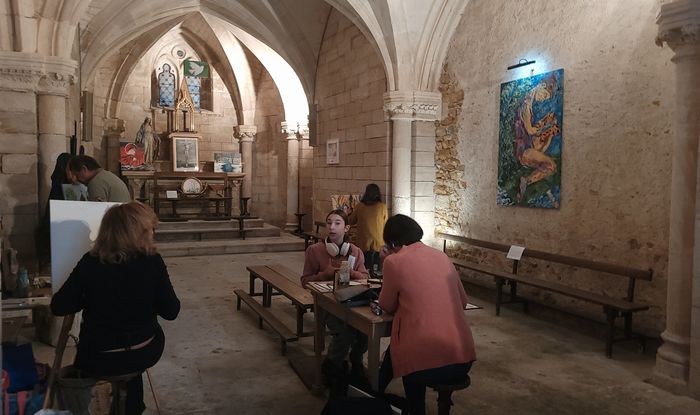 La Crypte abandonnée : Exposition sous les croisées d’ogives, Châteauneuf-sur-Cher, Châteauneuf-sur-Cher