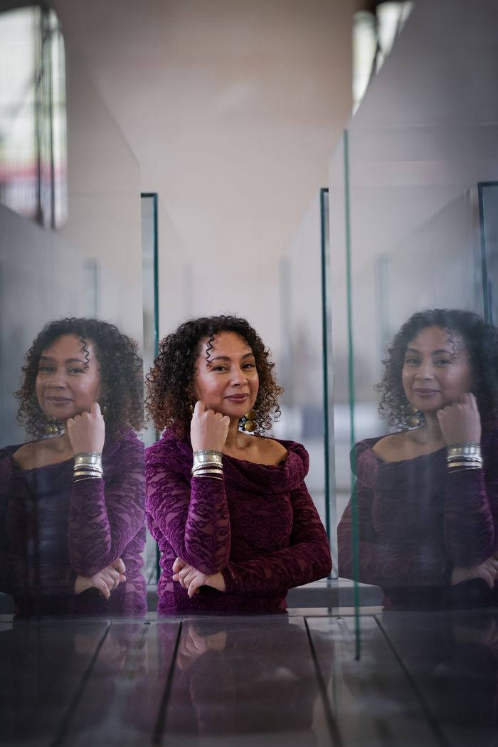 L’autrice Samira El Ayachi, originaire de Lens et résidant à Lille, Bibliothèque, Wattrelos