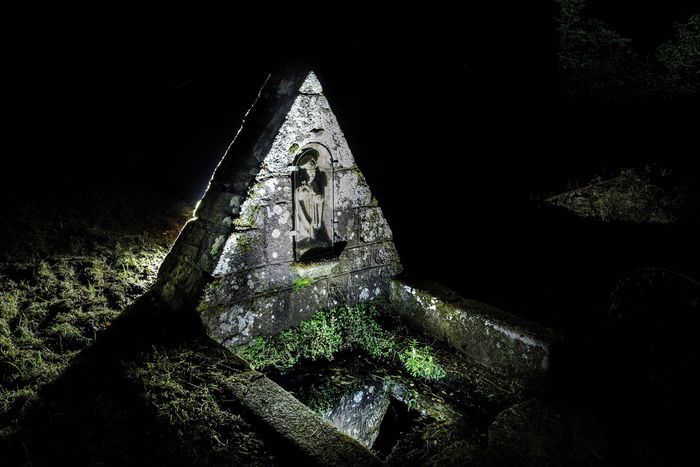 Lavandières de jour, lavandières de nuit : mémoires d’eau et mots de Bretagne, Lieu-Dit Loc-Yvi (près du lavoir), Tréméven