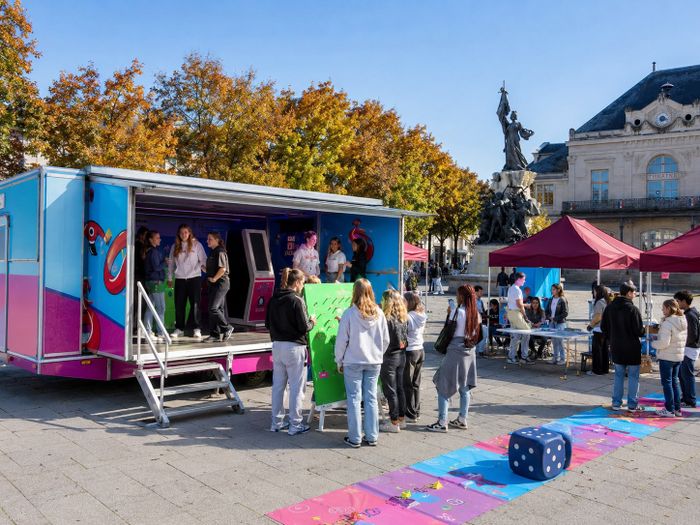 Le bus Mes tips santé à Saint-Dizier, Place Aristide Briand, Saint-Dizier