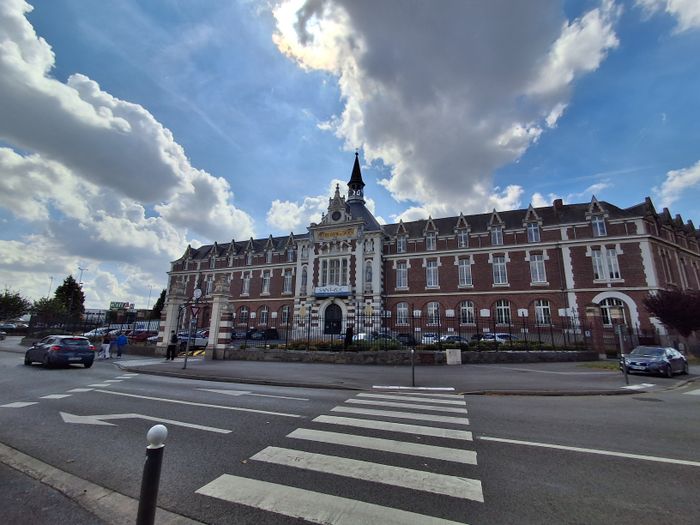 Le lycée Saint-Luc et sa chapelle, Lycée Saint-Luc de Cambrai, Cambrai