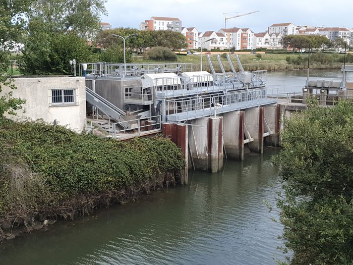 Le port de Calais, exutoire des wateringues vers la mer. Les canaux de Calais, patrimoine vivant passé, présent et futur ?, Salle du Minck, Calais