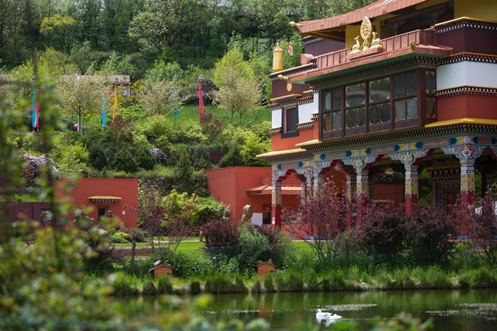 Le temple de Lérab Ling : histoire d’un renouveau, Lérab Ling Temple Bouddhiste, Roqueredonde
